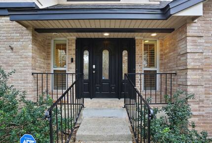 Castle Hills Escape | Spacious, Stylish & Made for Entertaining - San Antonio, Texas