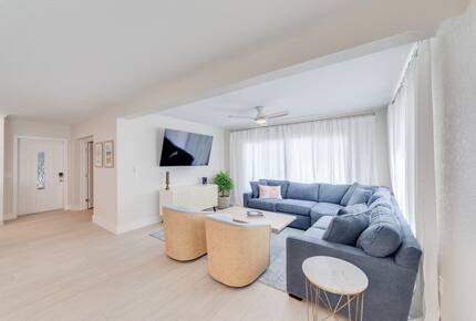 Seaside Comfort Steps from Fort Myers Beach - Fort Myers Beach, Florida