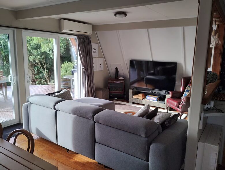 Private Harbourside Haven with Stunning Views - Dunedin, New Zealand