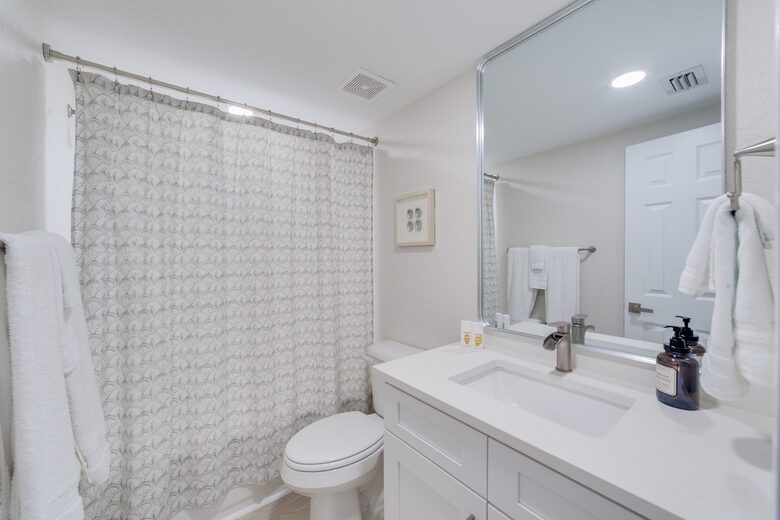 Seaside Comfort Steps from Fort Myers Beach - Fort Myers Beach, Florida
