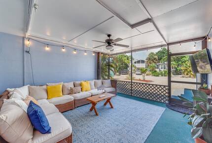 Seaside Comfort Steps from Fort Myers Beach - Fort Myers Beach, Florida