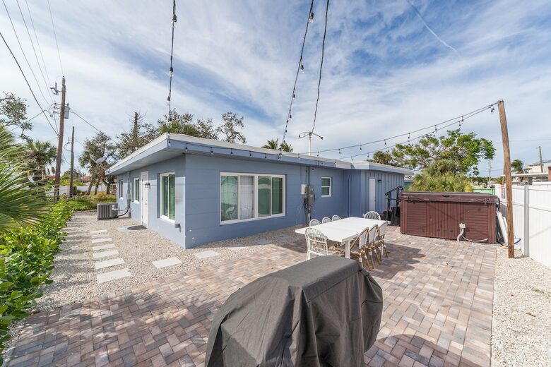 Seaside Comfort Steps from Fort Myers Beach - Fort Myers Beach, Florida