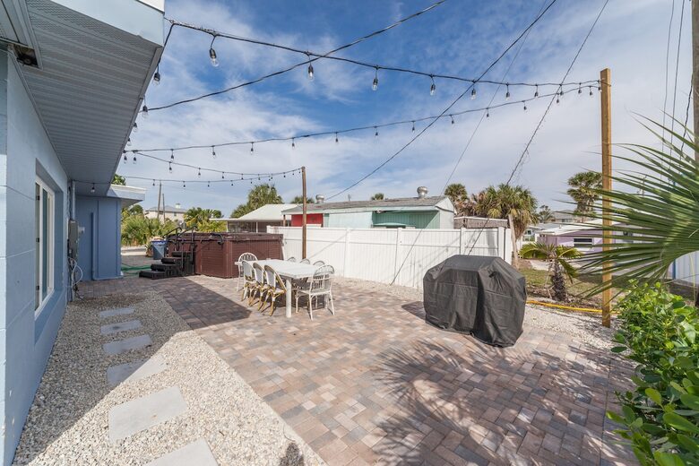 Seaside Comfort Steps from Fort Myers Beach - Fort Myers Beach, Florida
