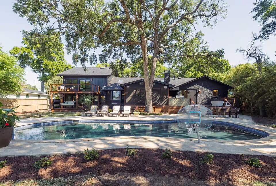 Refined Coastal Living Minutes from Folly Beach - Charleston, South Carolina