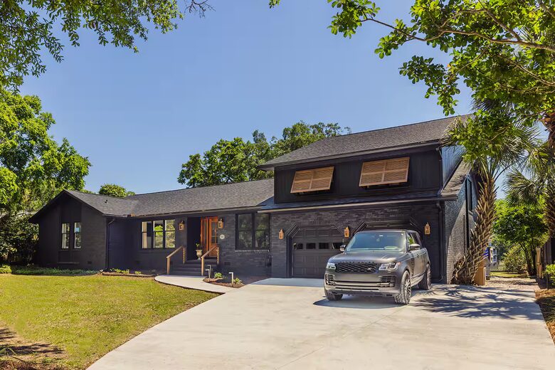 Refined Coastal Living Minutes from Folly Beach - Charleston, South Carolina