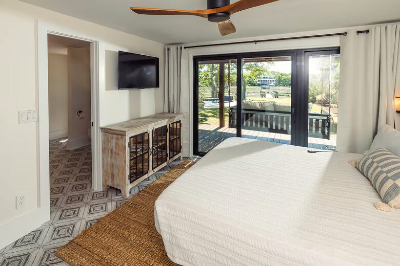 Refined Coastal Living Minutes from Folly Beach - Charleston, South Carolina