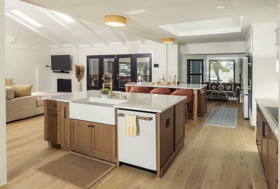 Refined Coastal Living Minutes from Folly Beach - Charleston, South Carolina
