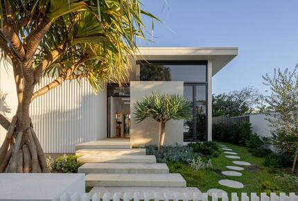 A Harmonious Blend of Sophistication and Sustainability in Noosaville - Noosaville, Australia