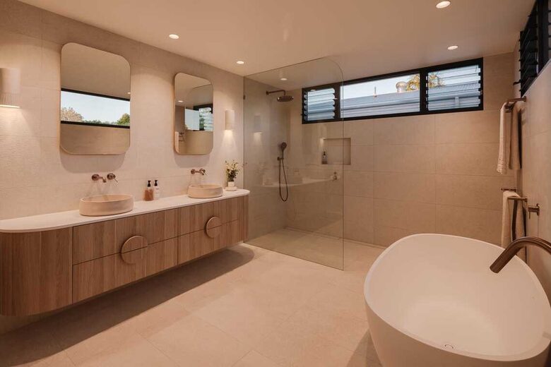 A Harmonious Blend of Sophistication and Sustainability in Noosaville - Noosaville, Australia
