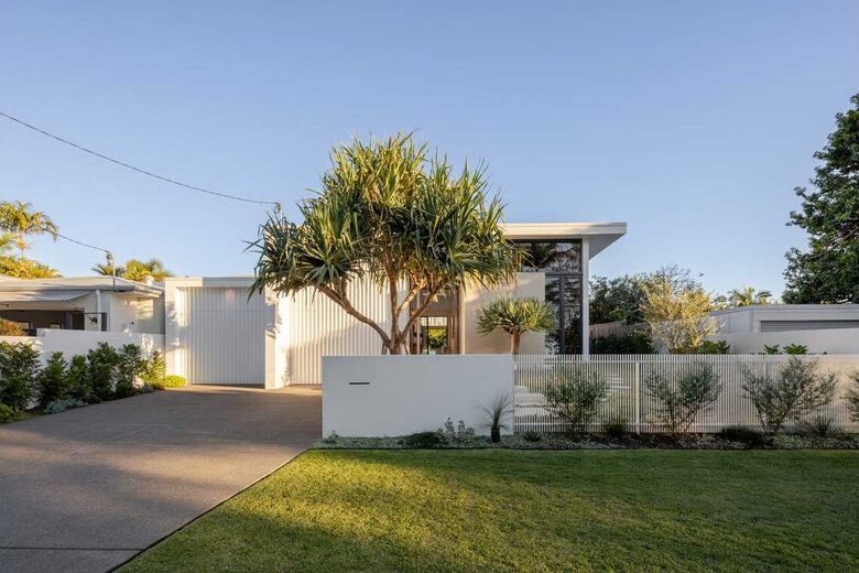 A Harmonious Blend of Sophistication and Sustainability in Noosaville - Noosaville, Australia