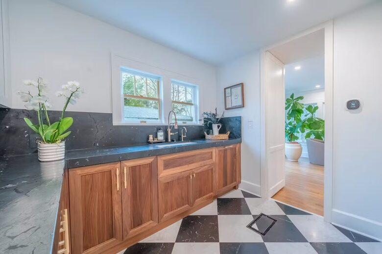 Butler Pantry