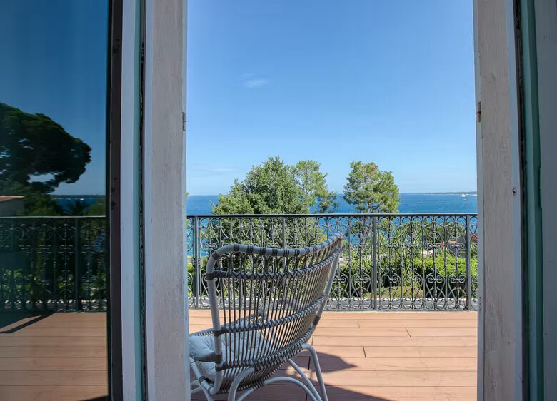 Terrace Dreams on the French Riviera: Sea Views & Timeless Elegance - Cannes, France