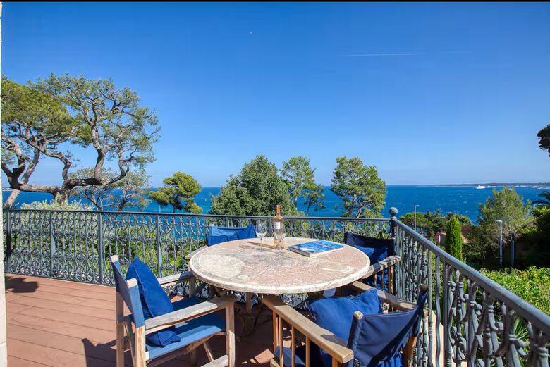 Terrace Dreams on the French Riviera: Sea Views & Timeless Elegance - Cannes, France