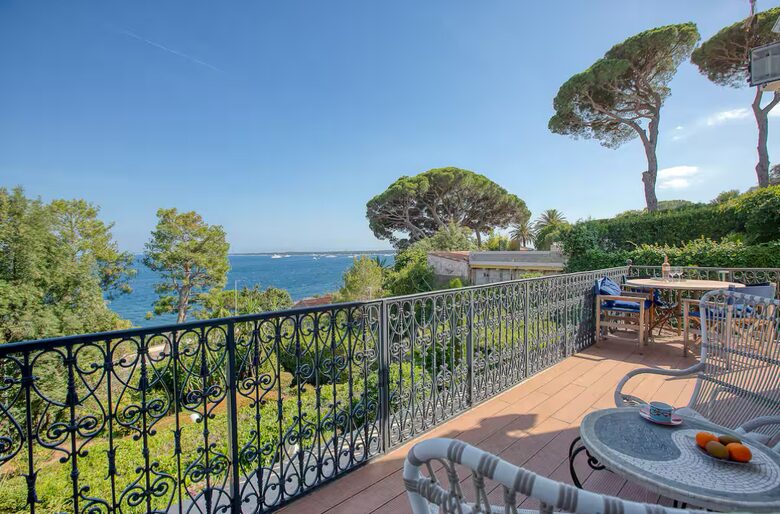 Terrace Dreams on the French Riviera: Sea Views & Timeless Elegance - Cannes, France