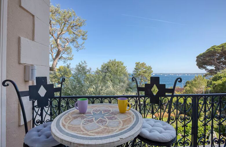 Terrace Dreams on the French Riviera: Sea Views & Timeless Elegance - Cannes, France