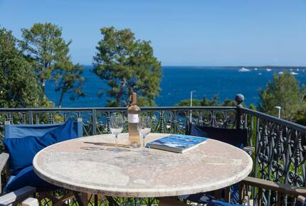 Terrace Dreams on the French Riviera: Sea Views & Timeless Elegance - Cannes, France