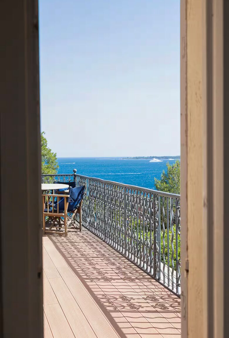 Terrace Dreams on the French Riviera: Sea Views & Timeless Elegance - Cannes, France