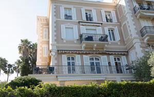 Terrace Dreams on the French Riviera: Sea Views & Timeless Elegance - Cannes, France