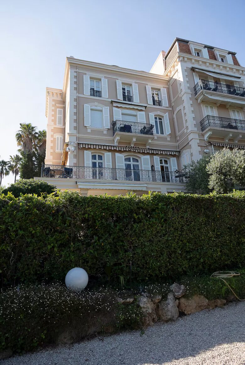 Terrace Dreams on the French Riviera: Sea Views & Timeless Elegance - Cannes, France