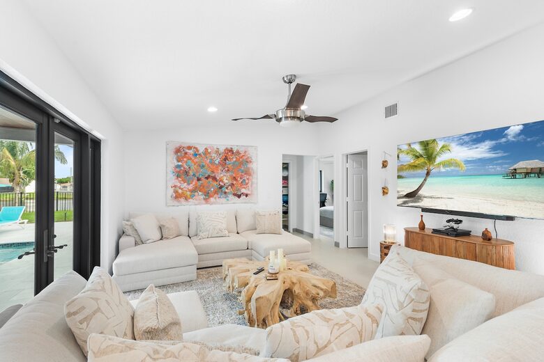 Modern Florida Retreat by the Lake - Delray Beach, Florida