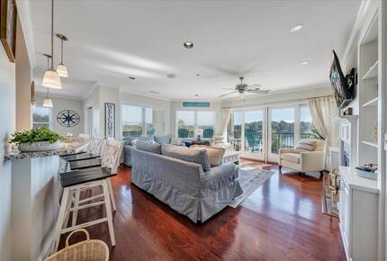 Relaxed Living with Sweeping Lake Views - Moneta, Virginia
