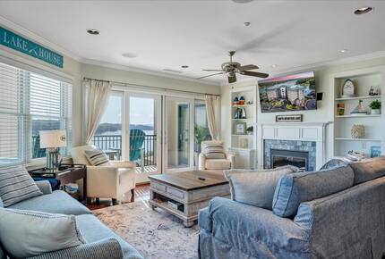 Relaxed Living with Sweeping Lake Views - Moneta, Virginia