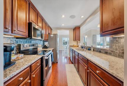 Relaxed Living with Sweeping Lake Views - Moneta, Virginia