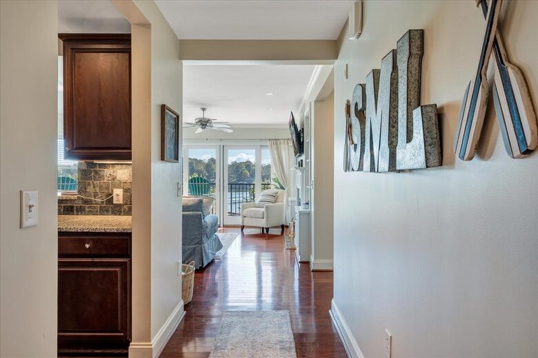 Relaxed Living with Sweeping Lake Views - Moneta, Virginia