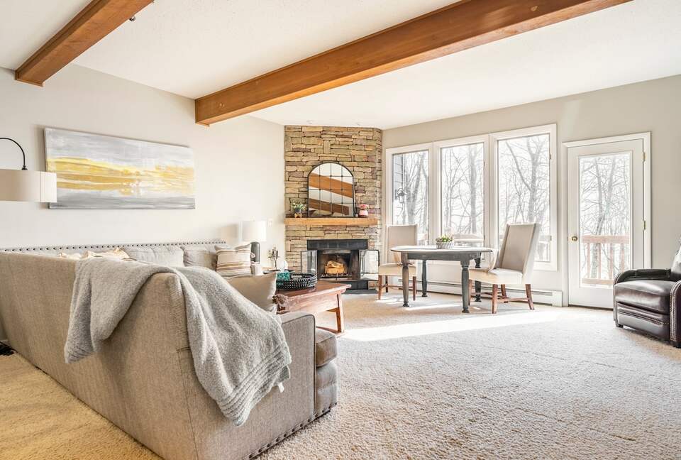 Elegant Ski-In/Ski-Out Townhome with Lake Access - McHenry, Maryland