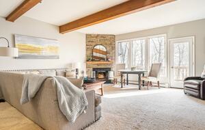 Elegant Ski-In/Ski-Out Townhome with Lake Access - McHenry, Maryland