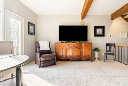 Elegant Ski-In/Ski-Out Townhome with Lake Access - McHenry, Maryland
