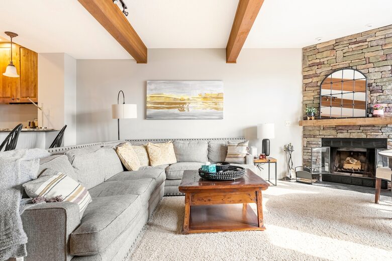 Elegant Ski-In/Ski-Out Townhome with Lake Access - McHenry, Maryland