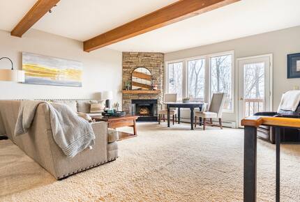Elegant Ski-In/Ski-Out Townhome with Lake Access - McHenry, Maryland