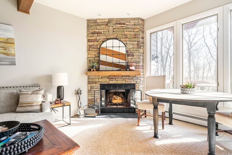 Elegant Ski-In/Ski-Out Townhome with Lake Access - McHenry, Maryland