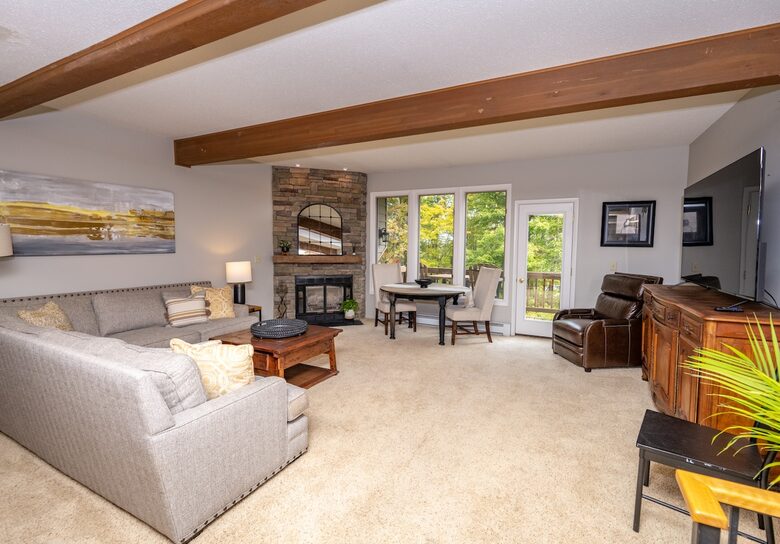 Elegant Ski-In/Ski-Out Townhome with Lake Access - McHenry, Maryland