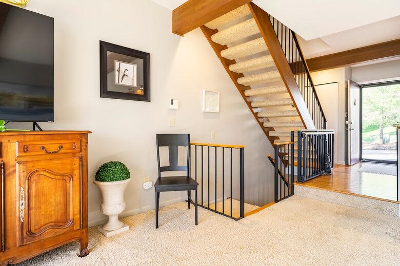 Elegant Ski-In/Ski-Out Townhome with Lake Access - McHenry, Maryland