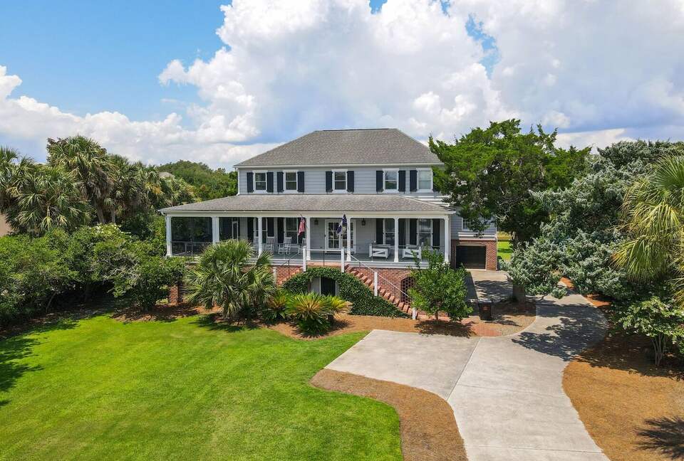 Family Tides Spacious Seaside Sanctuary with Wrap-Around Porches - Georgetown, South Carolina