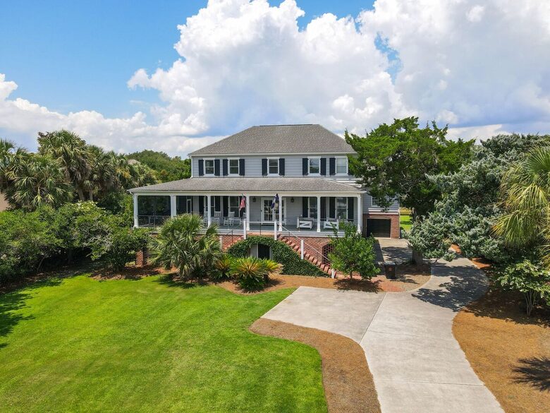 Family Tides Spacious Seaside Sanctuary with Wrap-Around Porches - Georgetown, South Carolina