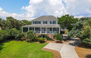 Family Tides Spacious Seaside Sanctuary with Wrap-Around Porches - Georgetown, South Carolina