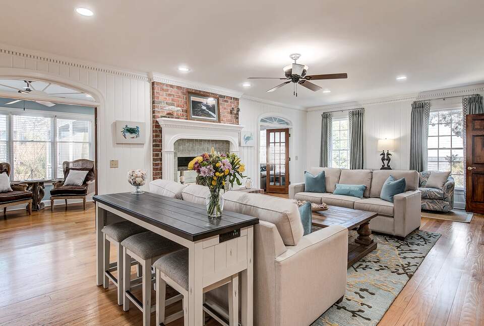 Family Tides Spacious Seaside Sanctuary with Wrap-Around Porches - Georgetown, South Carolina
