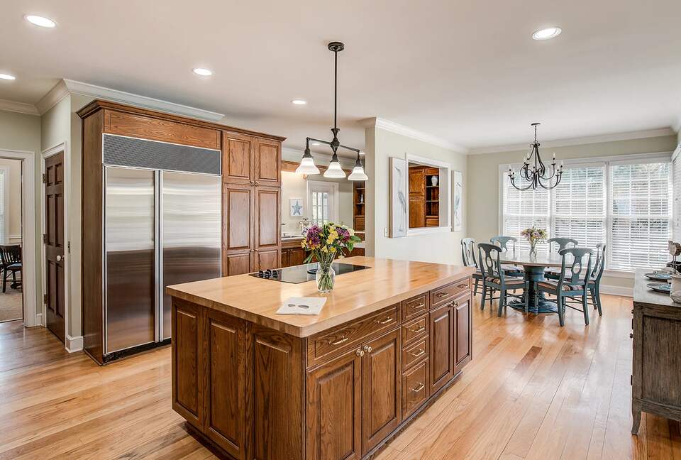 Family Tides Spacious Seaside Sanctuary with Wrap-Around Porches - Georgetown, South Carolina