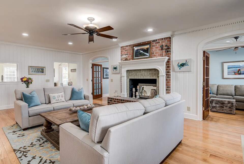 Family Tides Spacious Seaside Sanctuary with Wrap-Around Porches - Georgetown, South Carolina