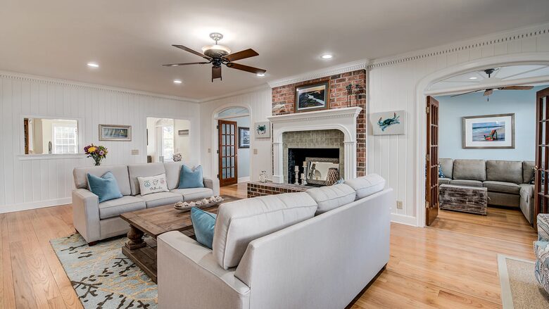 Family Tides Spacious Seaside Sanctuary with Wrap-Around Porches - Georgetown, South Carolina