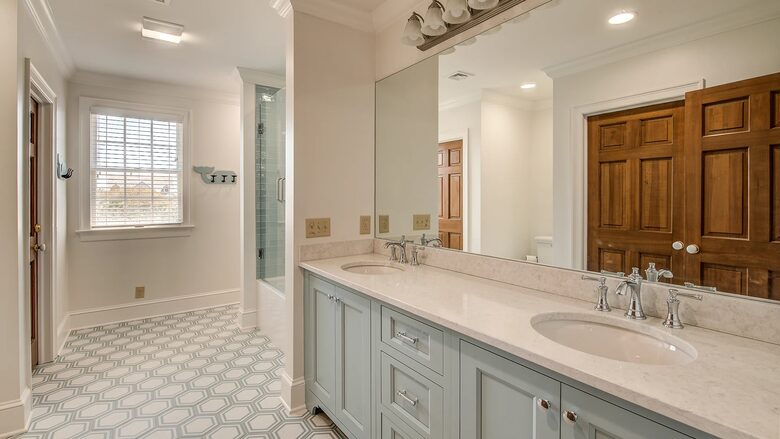 Family Tides Spacious Seaside Sanctuary with Wrap-Around Porches - Georgetown, South Carolina