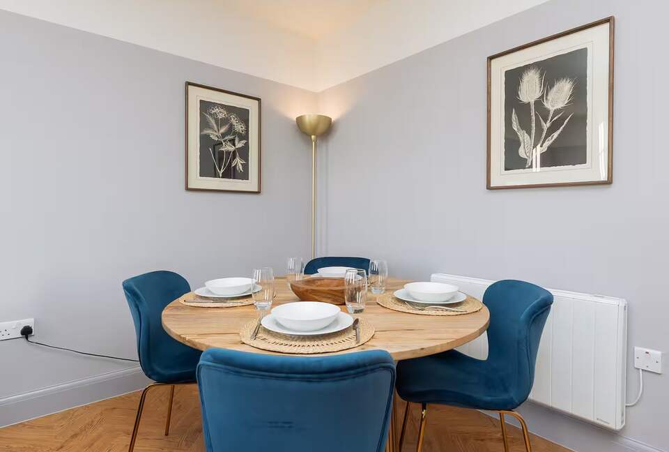 Stylish Two-Bedroom Apartment in Historic Bath - Bath, United Kingdom