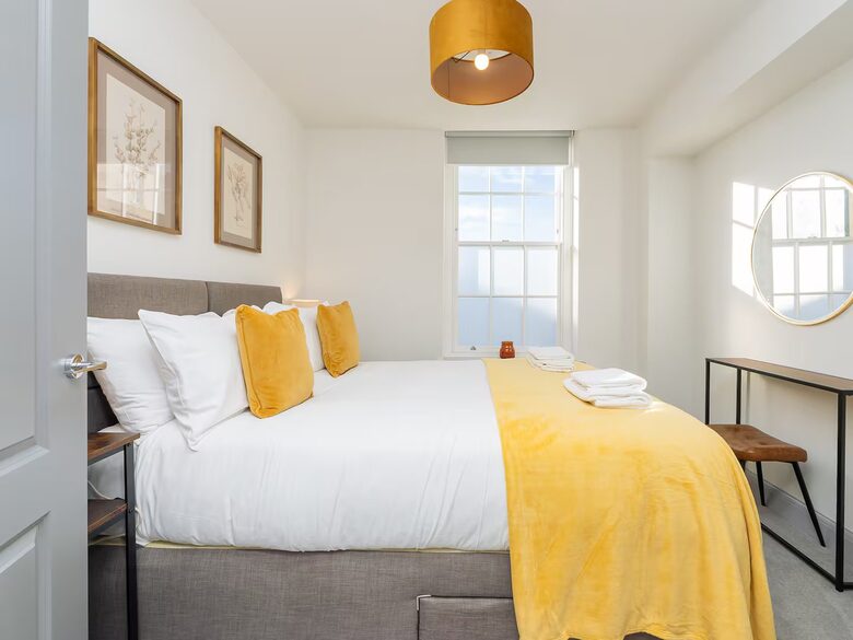 Stylish Two-Bedroom Apartment in Historic Bath - Bath, United Kingdom