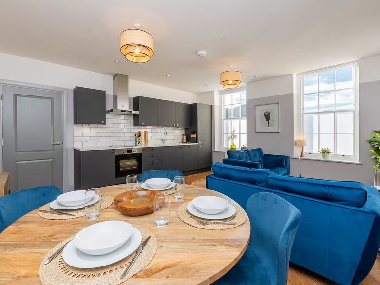 Stylish Two-Bedroom Apartment in Historic Bath - Bath, United Kingdom