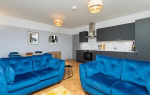 Stylish Two-Bedroom Apartment in Historic Bath - Bath, United Kingdom