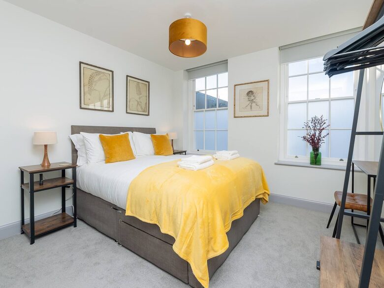 Stylish Two-Bedroom Apartment in Historic Bath - Bath, United Kingdom