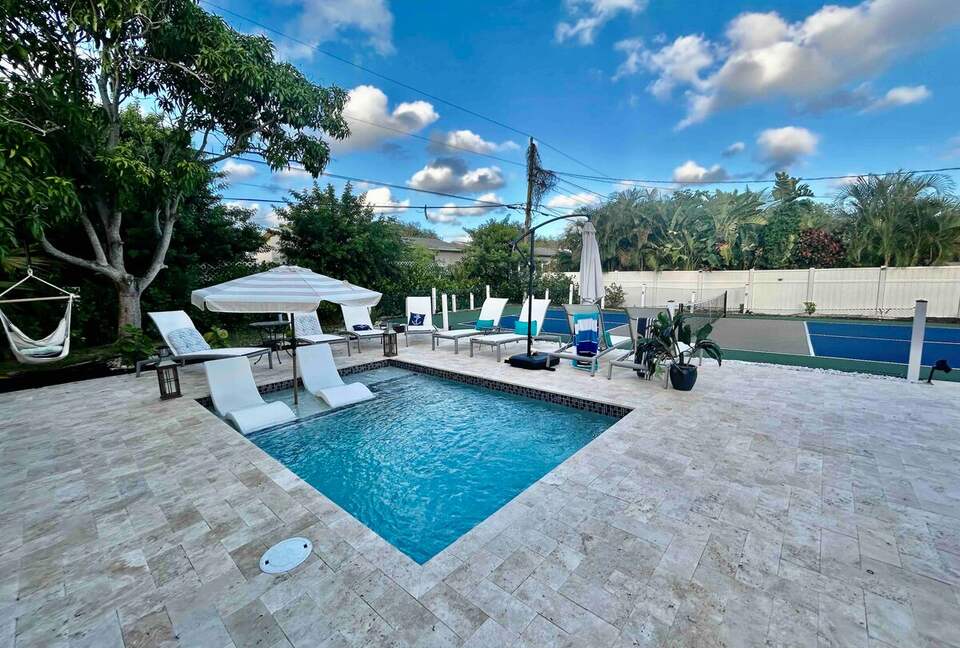 Charming Delray Beach Retreat with Pool and Pickleball Court - Delray Beach, Florida
